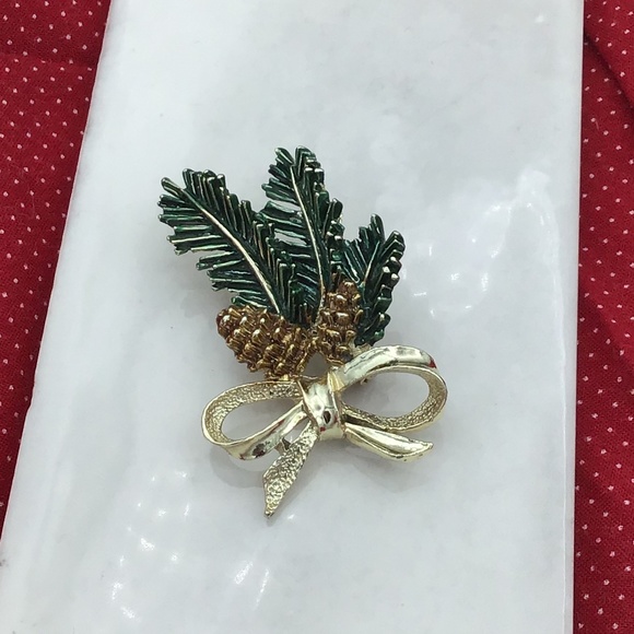 Vintage Gerry's Holiday Pinecone & Boughs Brooch Pin - Picture 3 of 13